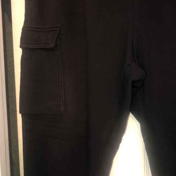 Free Assembly Men's Fleece Cargo Joggers - Picture 9 of 12